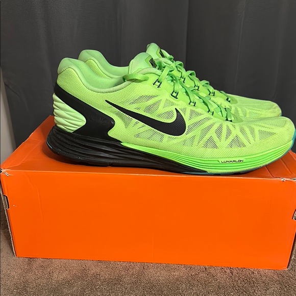 Nike Vibrant Green Athletic Shoes - Picture 2 of 3